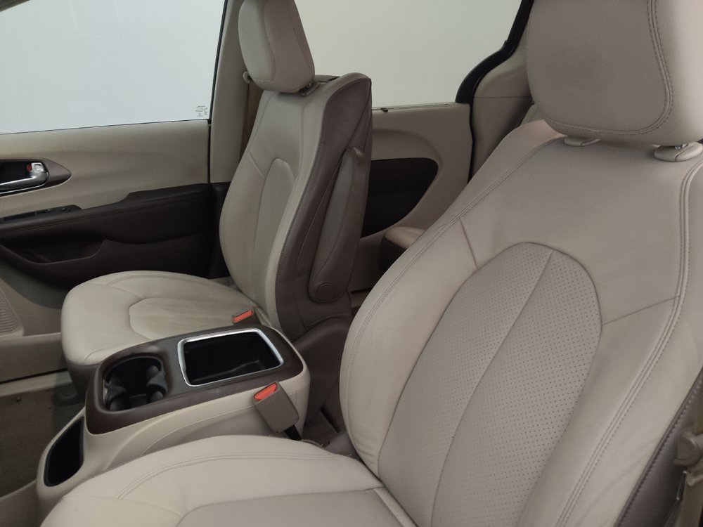 Used 2018 Chrysler Pacifica Touring-L Plus FWD image 17