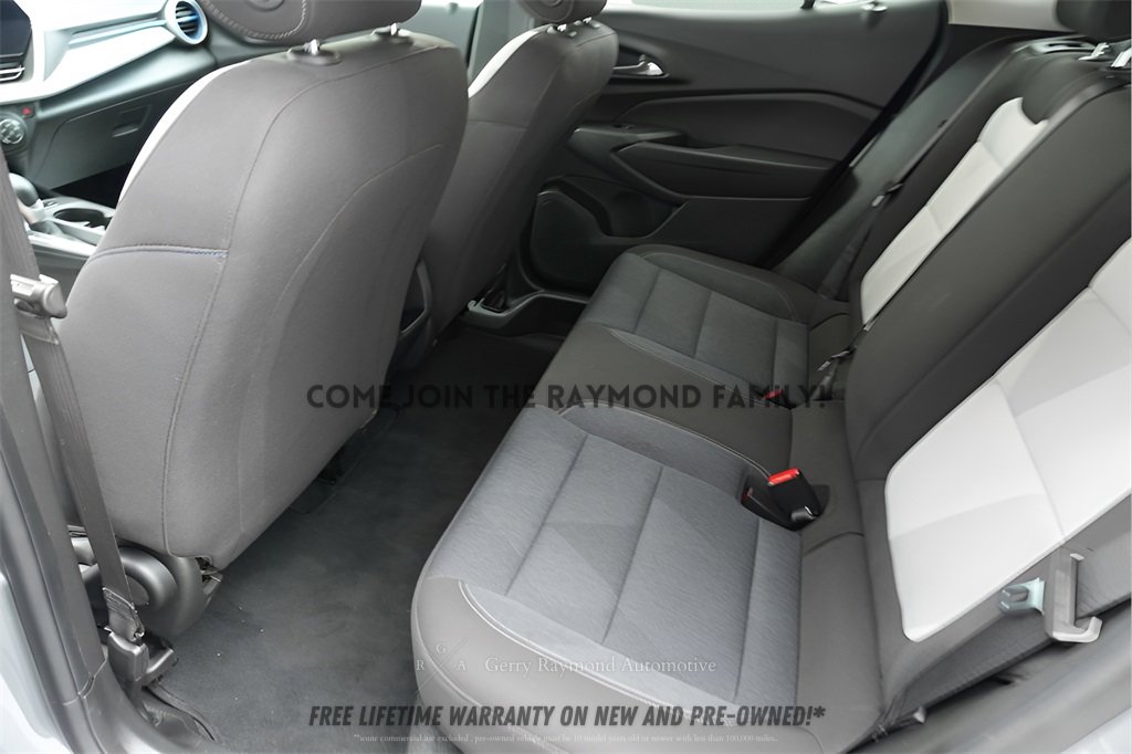 Used 2025 Chevrolet Trax LS w/ LS Convenience Package image 31