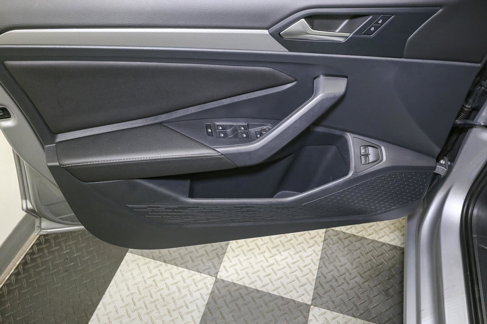 Certified 2022 Volkswagen Jetta S image 37