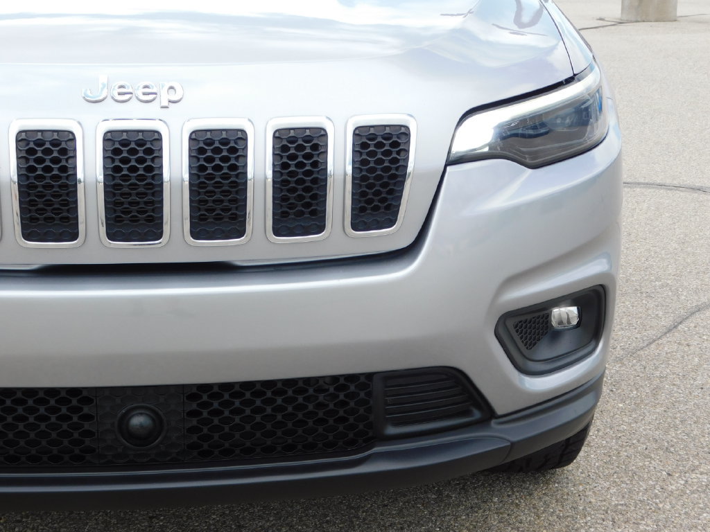 Used 2021 Jeep Cherokee Latitude Plus w/ Mopar Interior Package AWD/4WD image 9