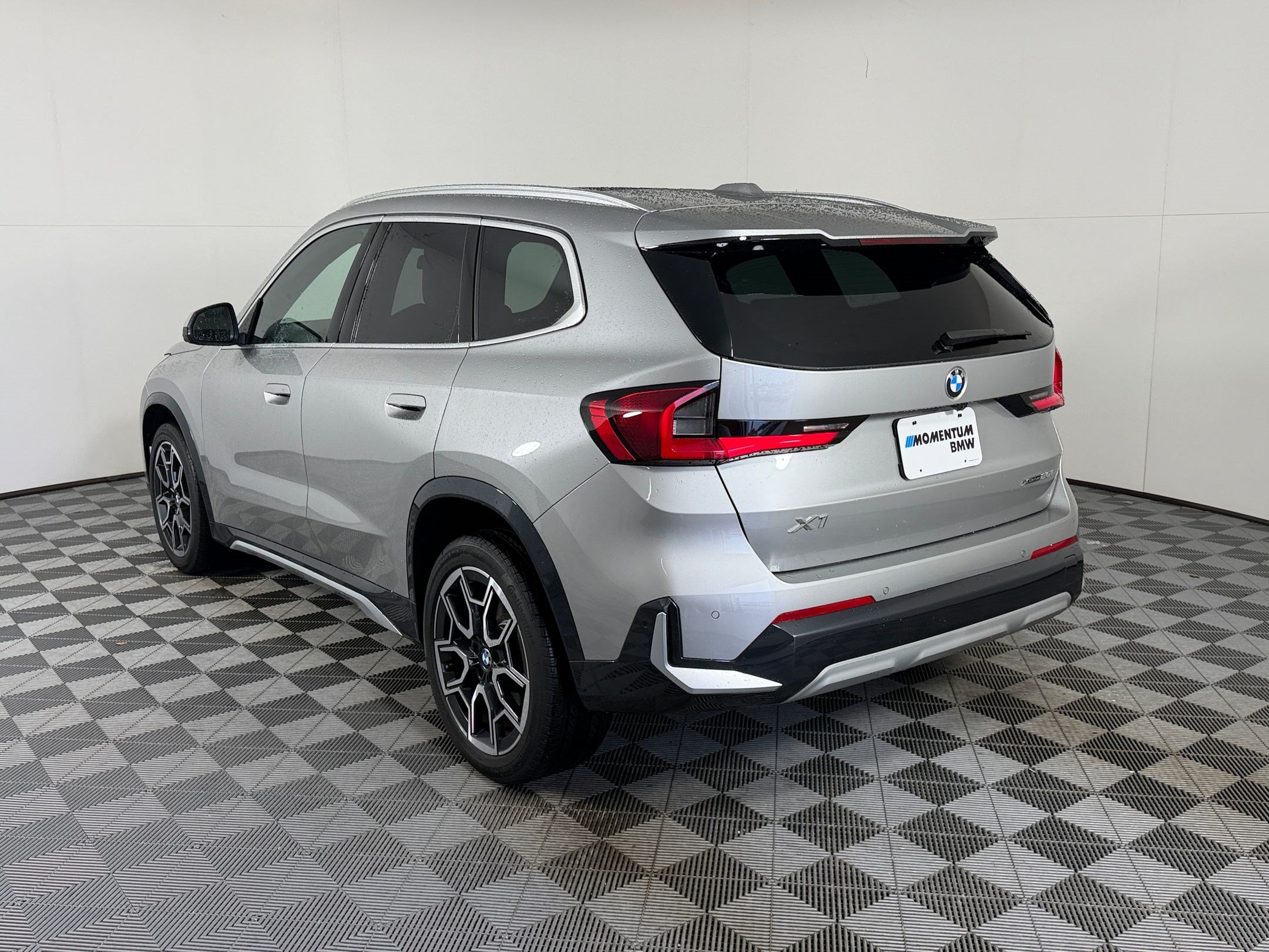 Used 2026 BMW X1 xDrive28i AWD/4WD image 3
