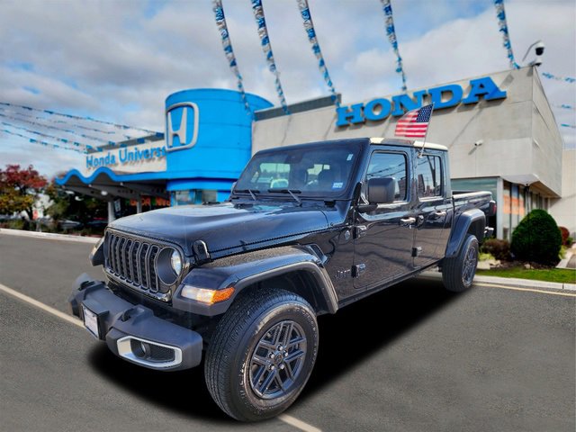 Used 2024 Jeep Gladiator Sport image 1