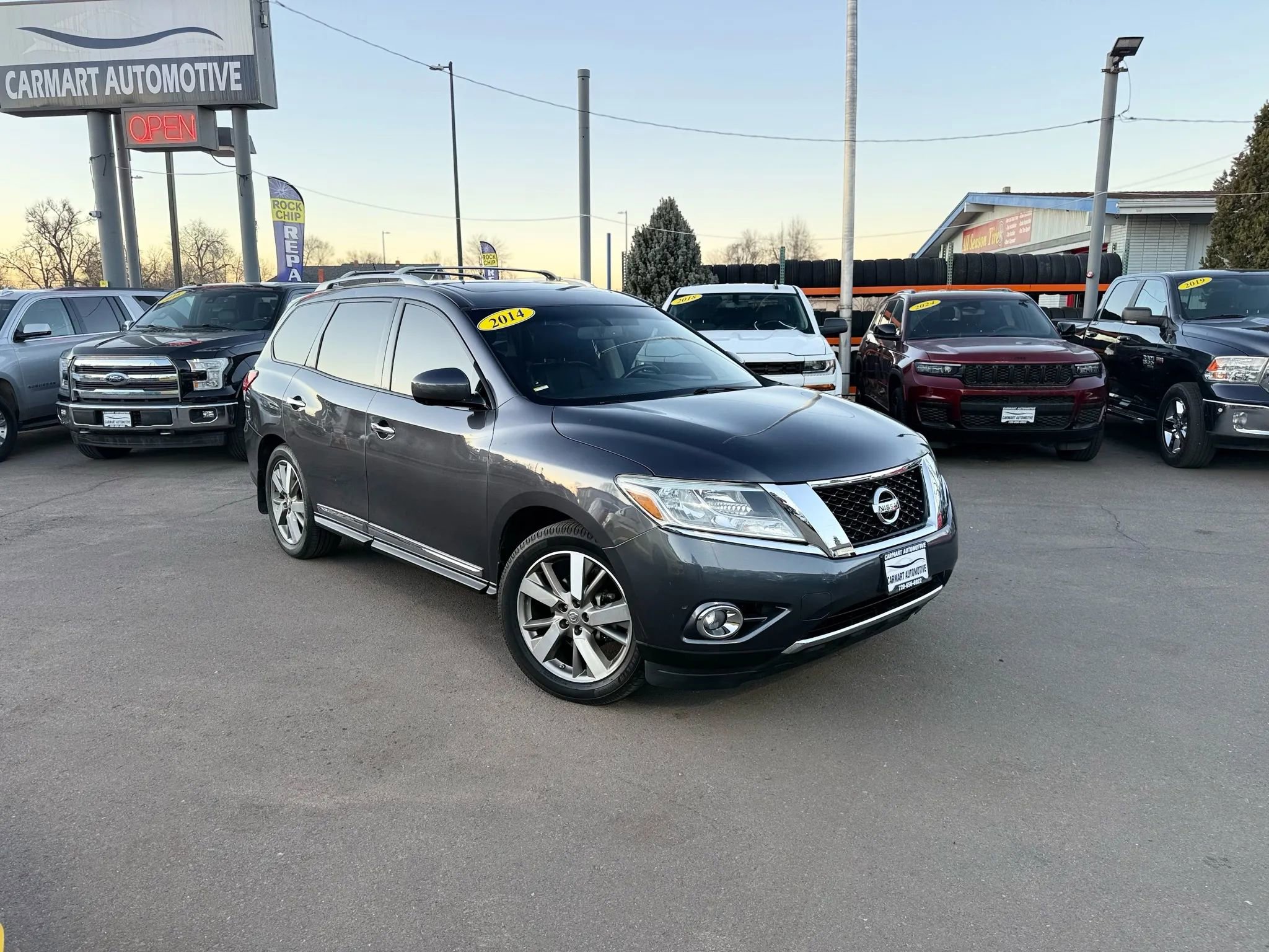 Used 2014 Nissan Pathfinder Platinum w/ Platinum Premium Package image 2