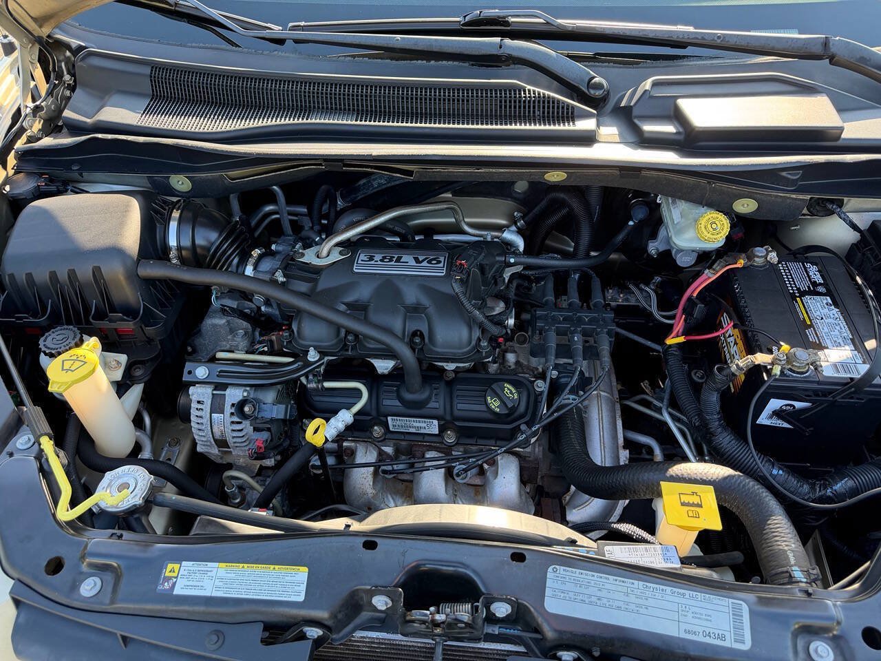 Used 2010 Dodge Grand Caravan Hero w/ Entertainment Group 1 FWD image 12
