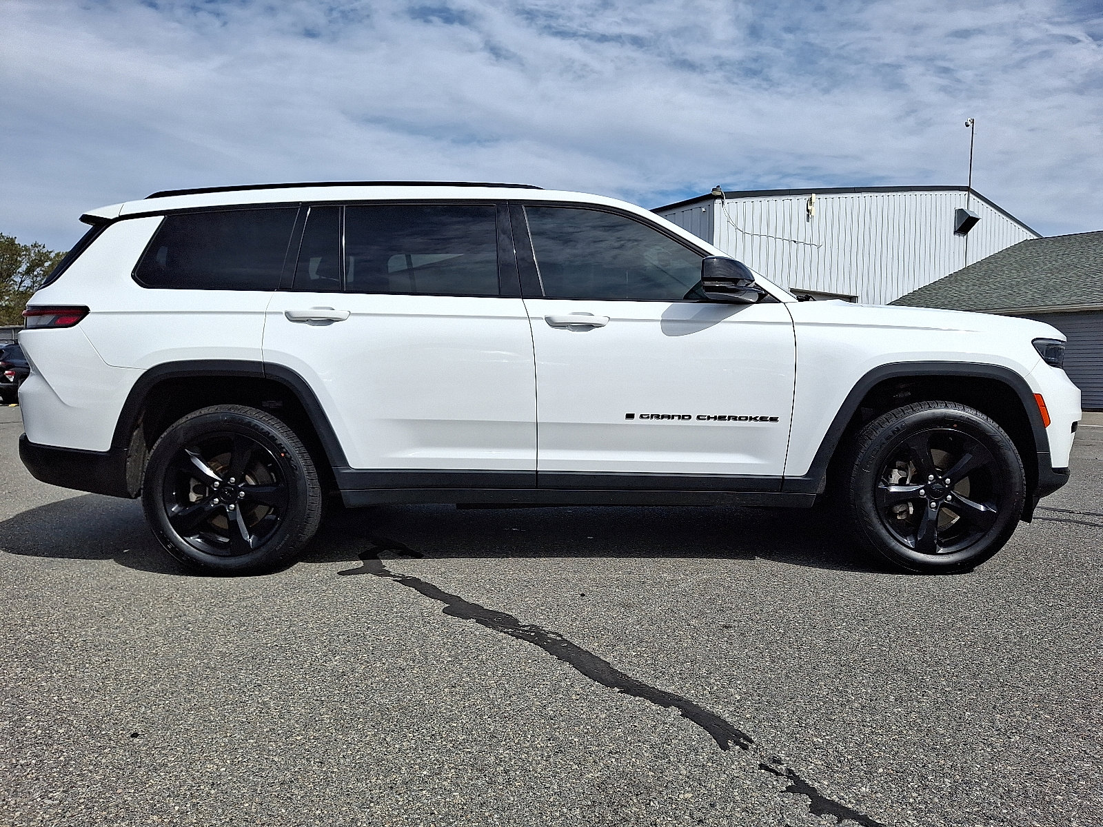 Used 2022 Jeep Grand Cherokee L Laredo image 7