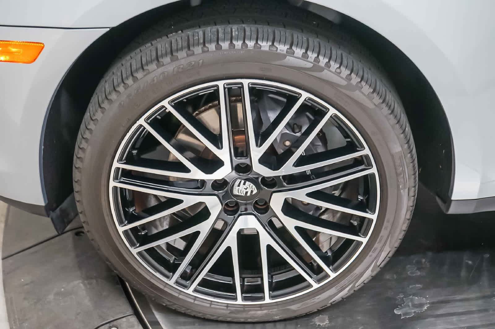 Certified 2024 Porsche Macan AWD/4WD image 14