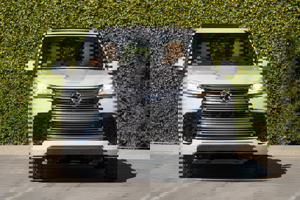 New 2026 Lexus LX 600 4WD w/ Luxury Package image 3