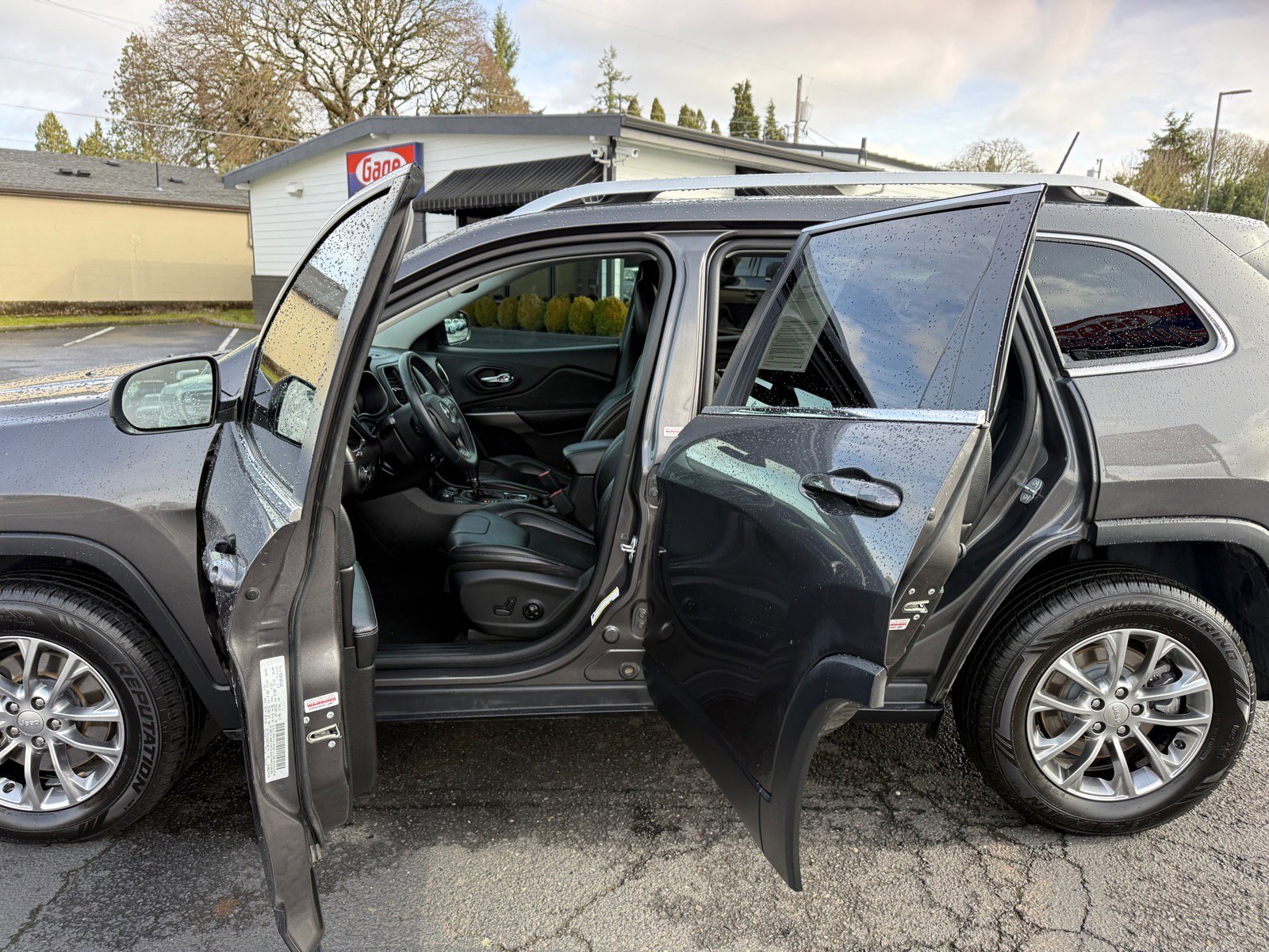 Used 2019 Jeep Cherokee Latitude Plus w/ Comfort/Convenience Group image 23