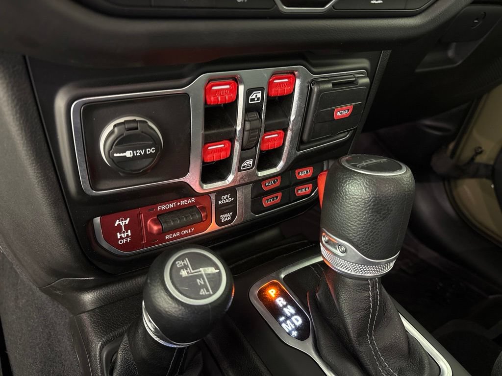 Used 2025 Jeep Gladiator Rubicon w/ Technology Group AWD/4WD image 49