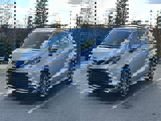 Used 2025 Toyota Sienna XLE