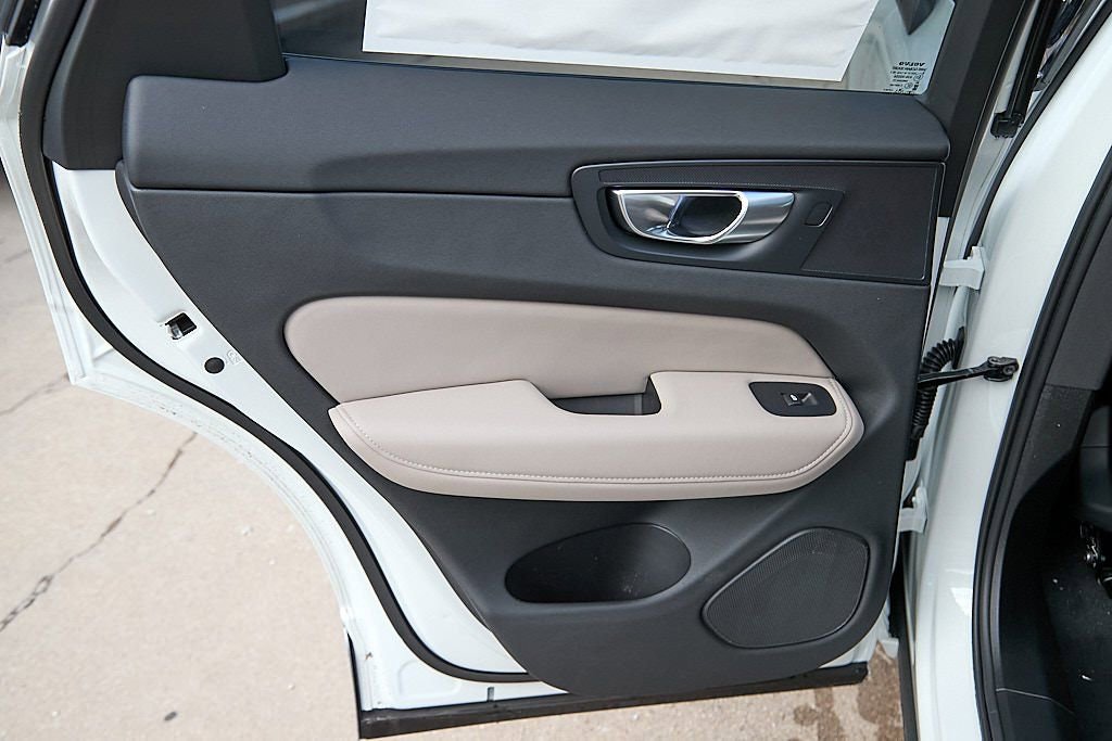 New 2026 Volvo XC60 B5 Plus w/ Protection Package Premier image 19