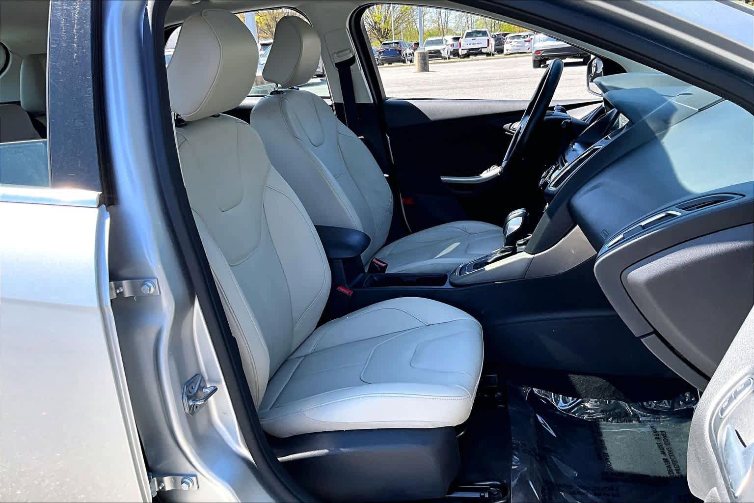 Used 2017 Ford Focus Titanium FWD image 9