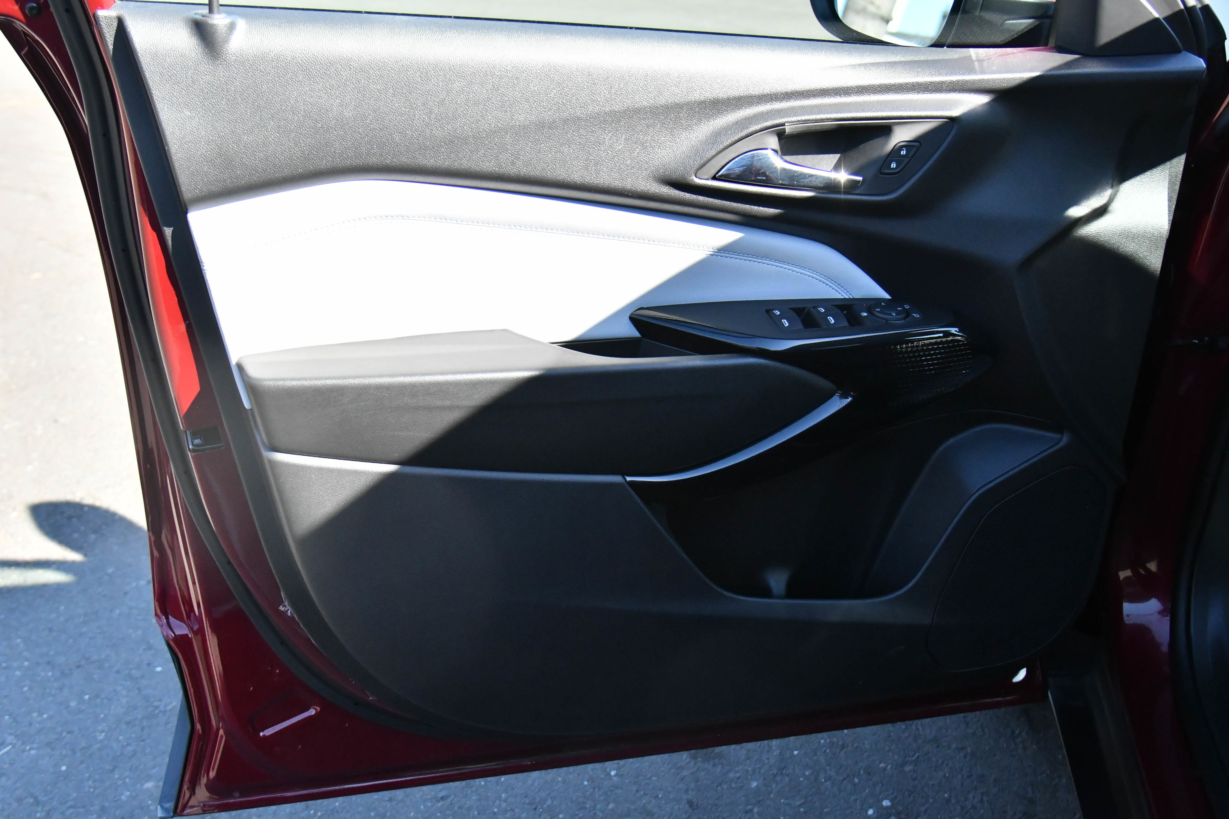 Used 2025 Chevrolet Trax LT w/ LT Convenience Package image 13