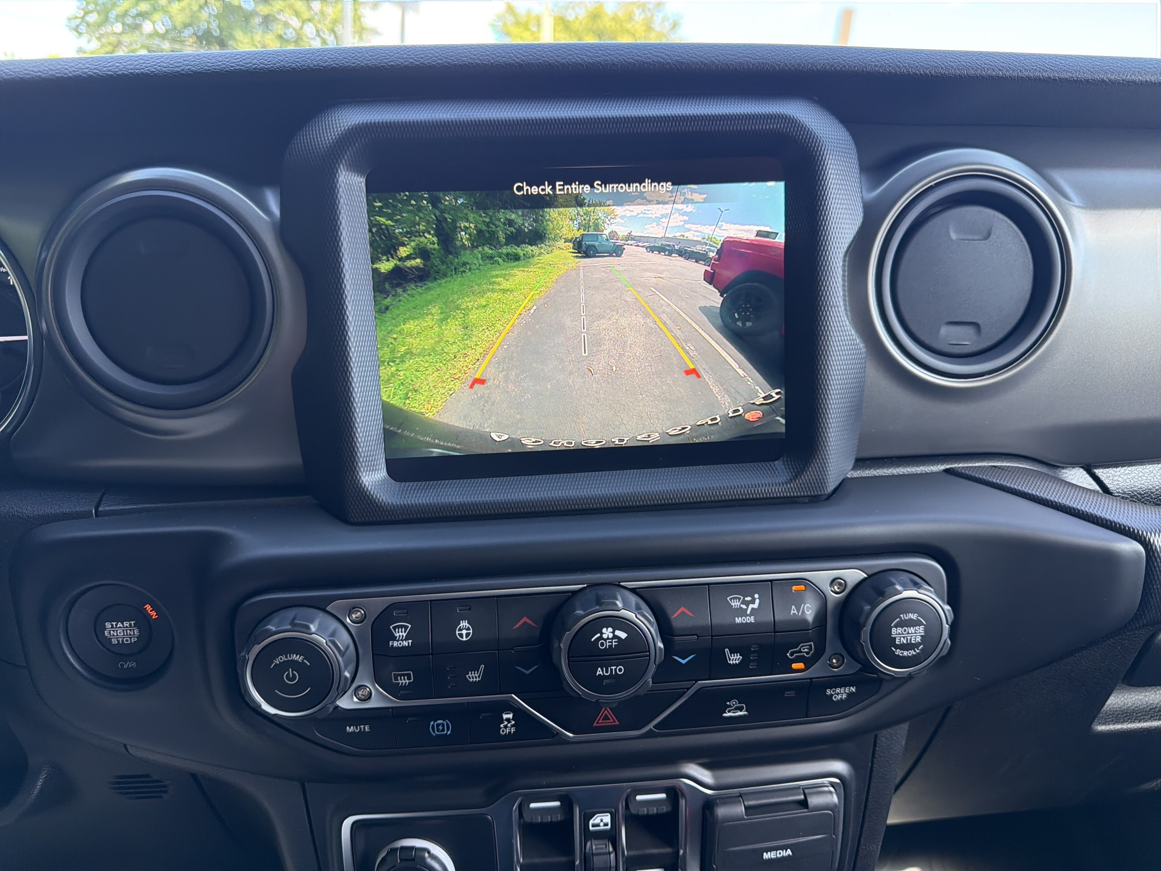 Used 2023 Jeep Wrangler Unlimited w/ Cold Weather Group AWD/4WD image 30
