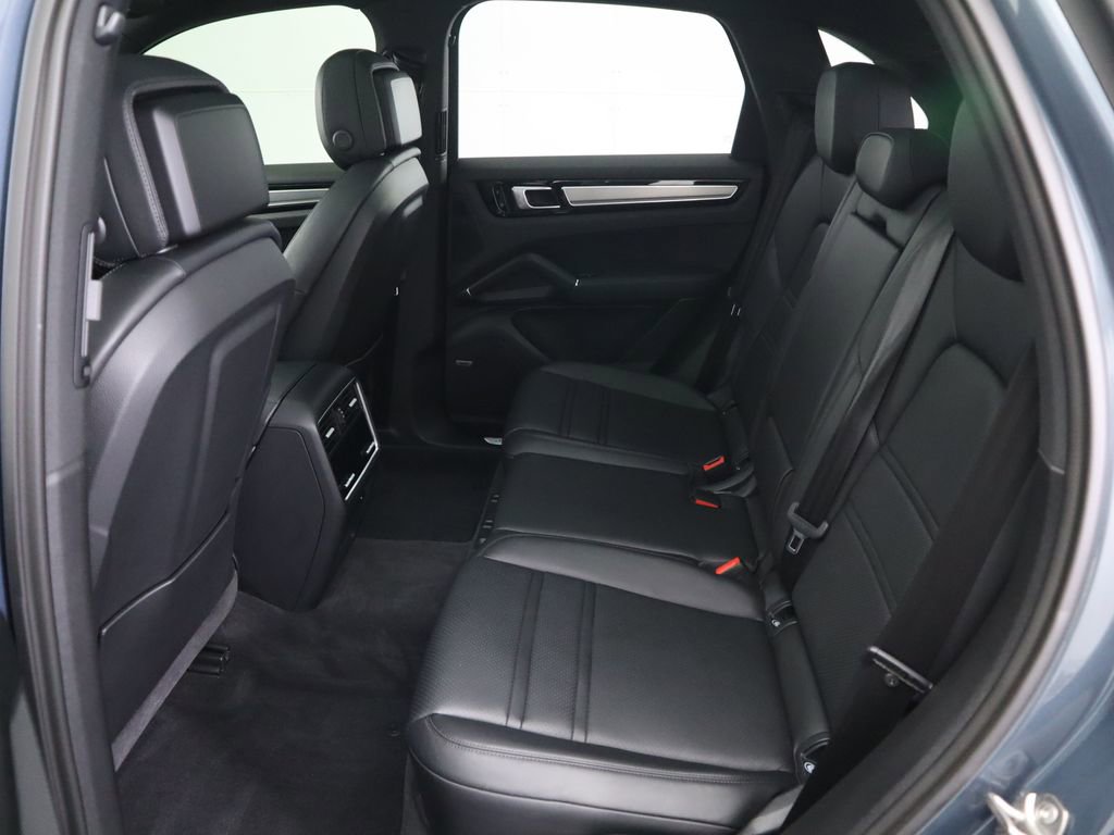 Used 2020 Porsche Cayenne S image 22