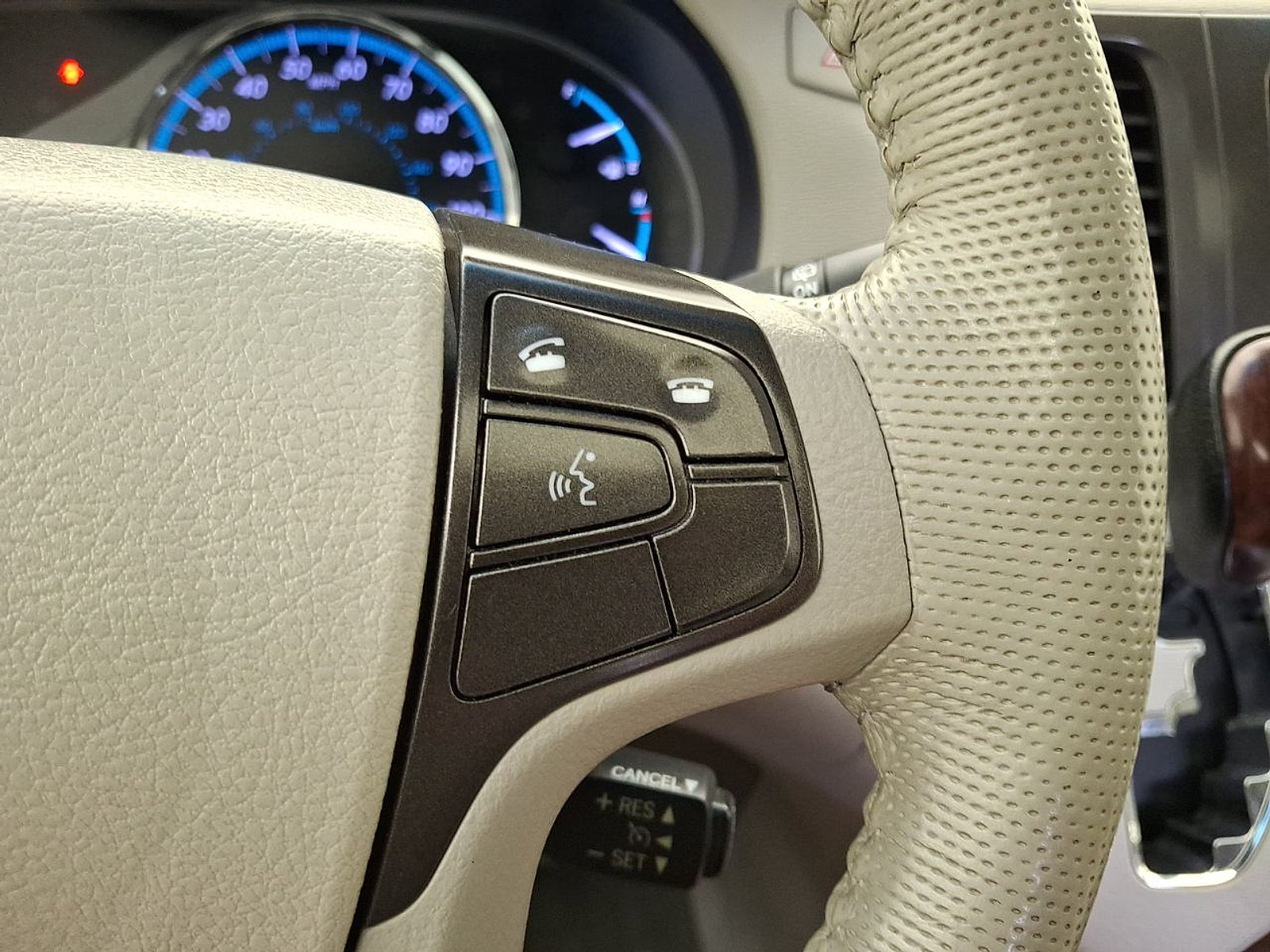 Used 2014 Toyota Sienna XLE w/ Entertainment Package FWD image 21