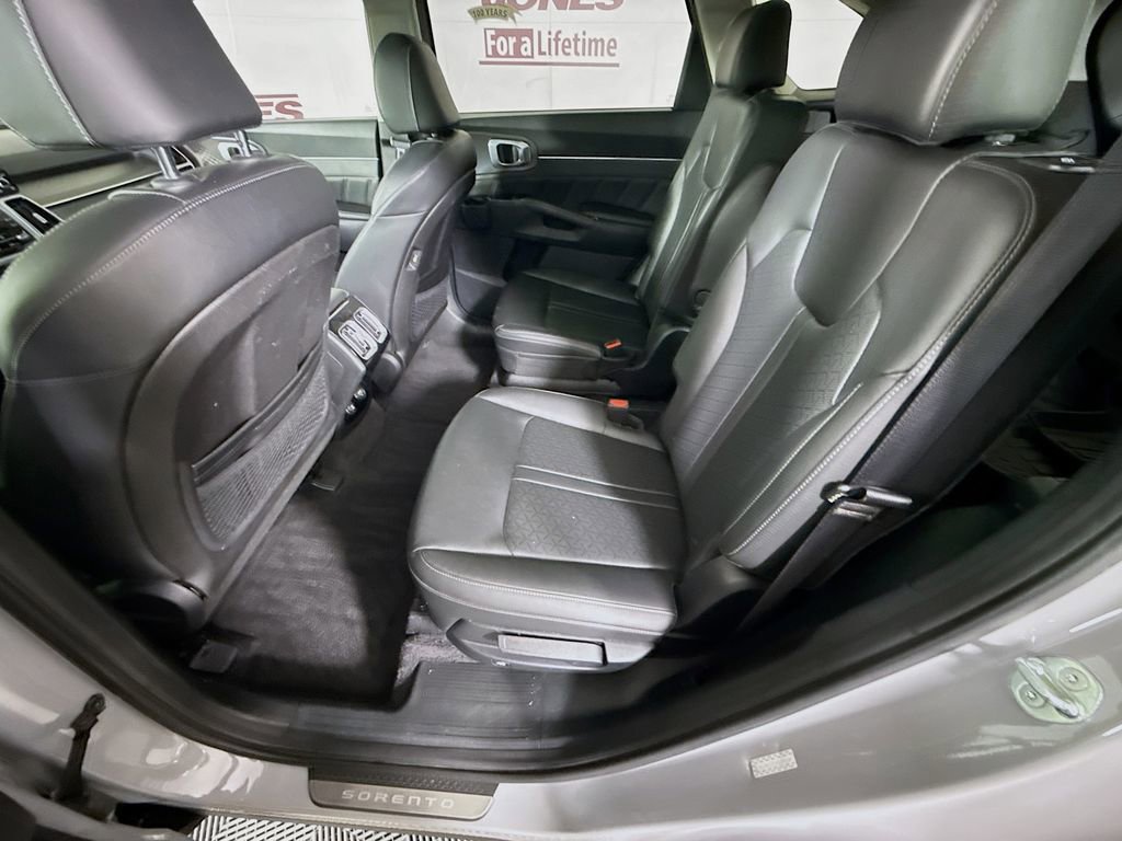 Used 2023 Kia Sorento SX image 28