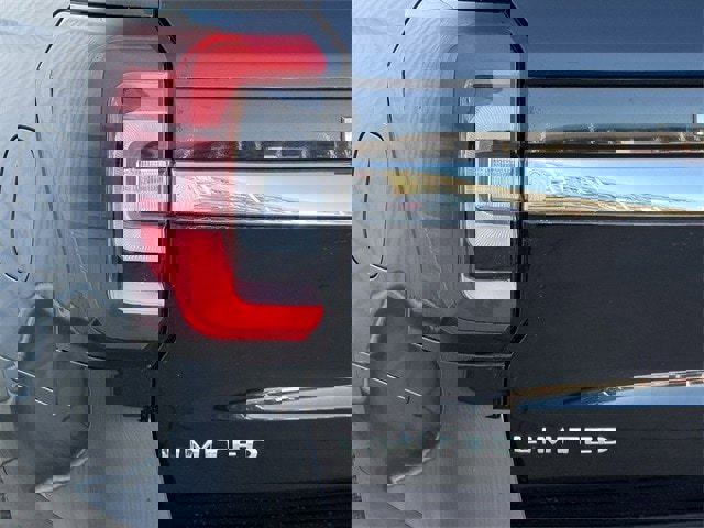 Used 2024 Ford Expedition Limited image 6