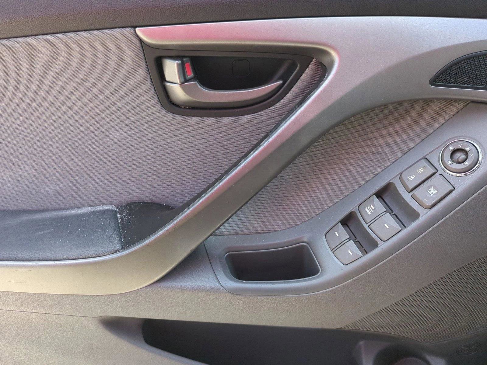 Used 2013 Hyundai Elantra GLS w/ Preferred Pkg FWD image 11
