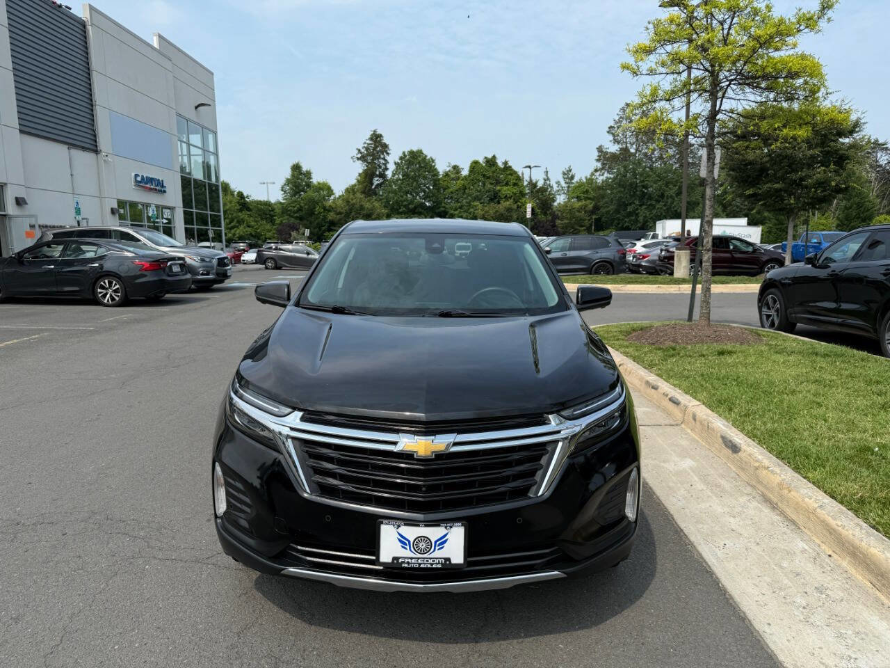 Used 2023 Chevrolet Equinox LT image 3