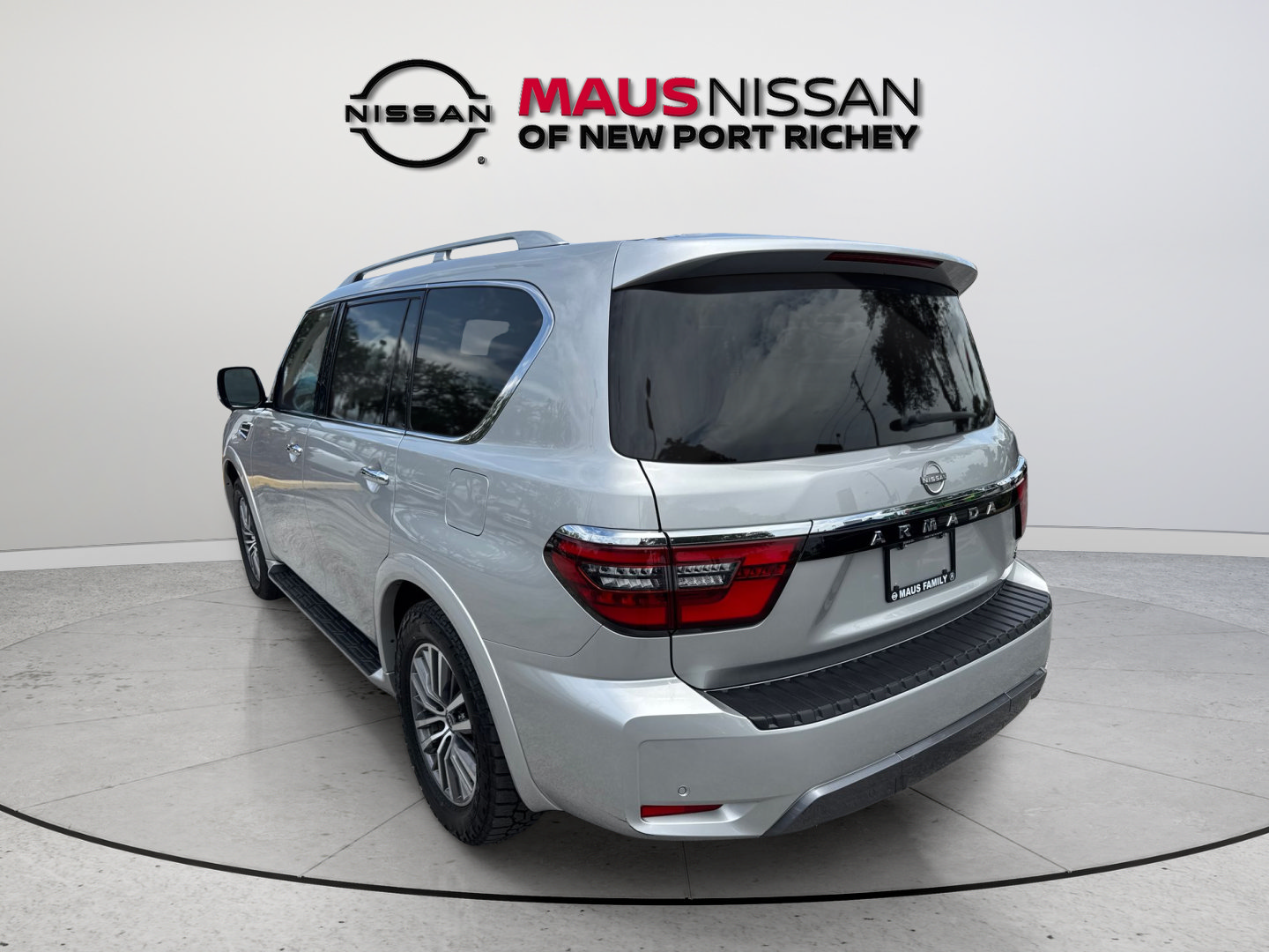 Used 2024 Nissan Armada SL w/ Captain's Chairs Package AWD/4WD image 9