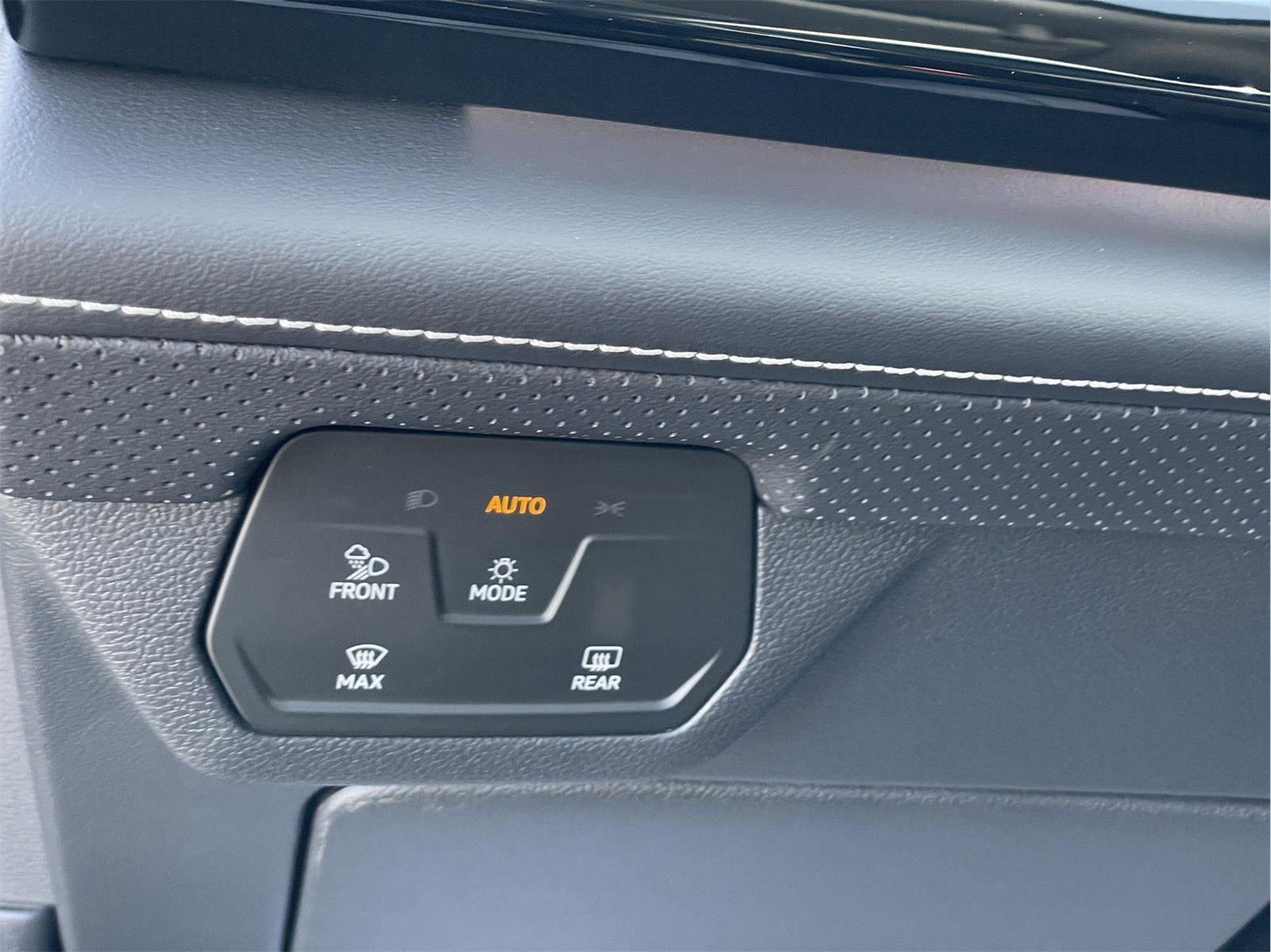 Used 2024 Volkswagen Atlas SEL Premium R-Line image 25