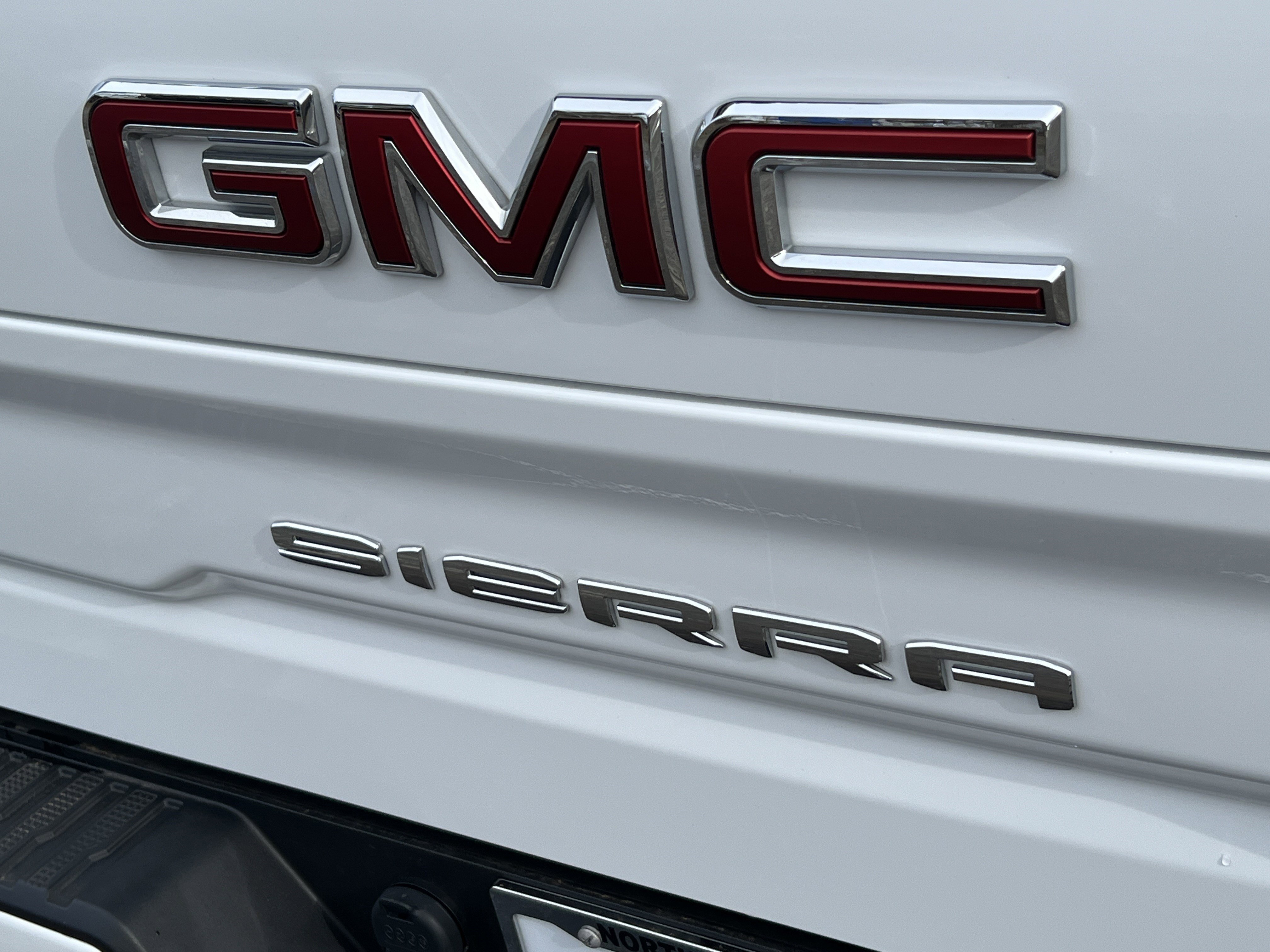 Used 2025 GMC Sierra 1500 Elevation image 8
