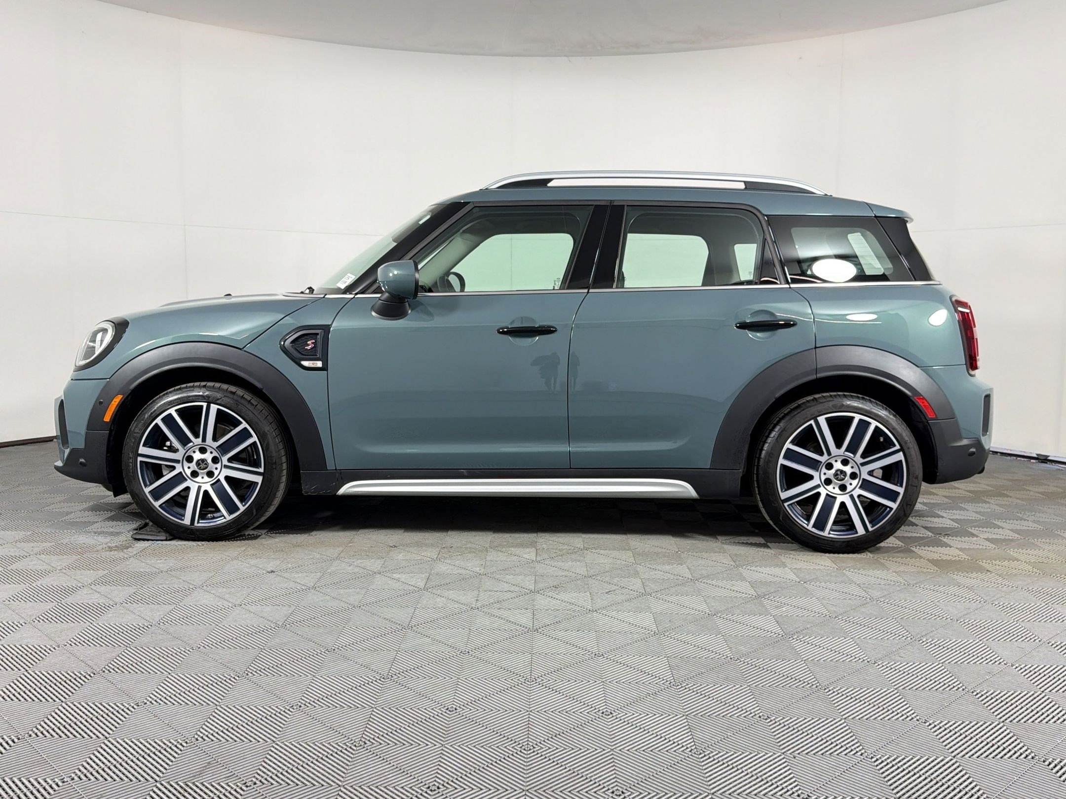Used 2024 MINI Cooper Countryman S FWD image 2