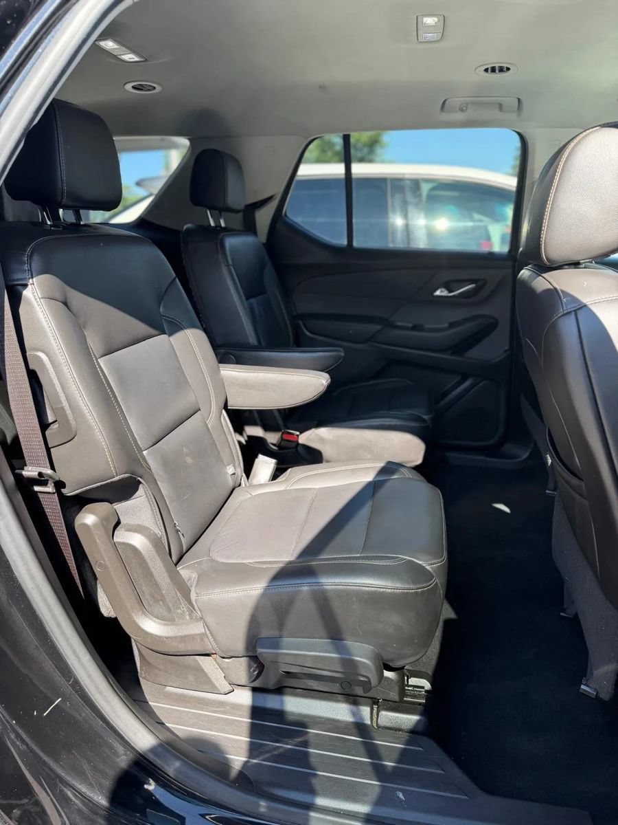 Used 2021 Chevrolet Traverse RS FWD image 15