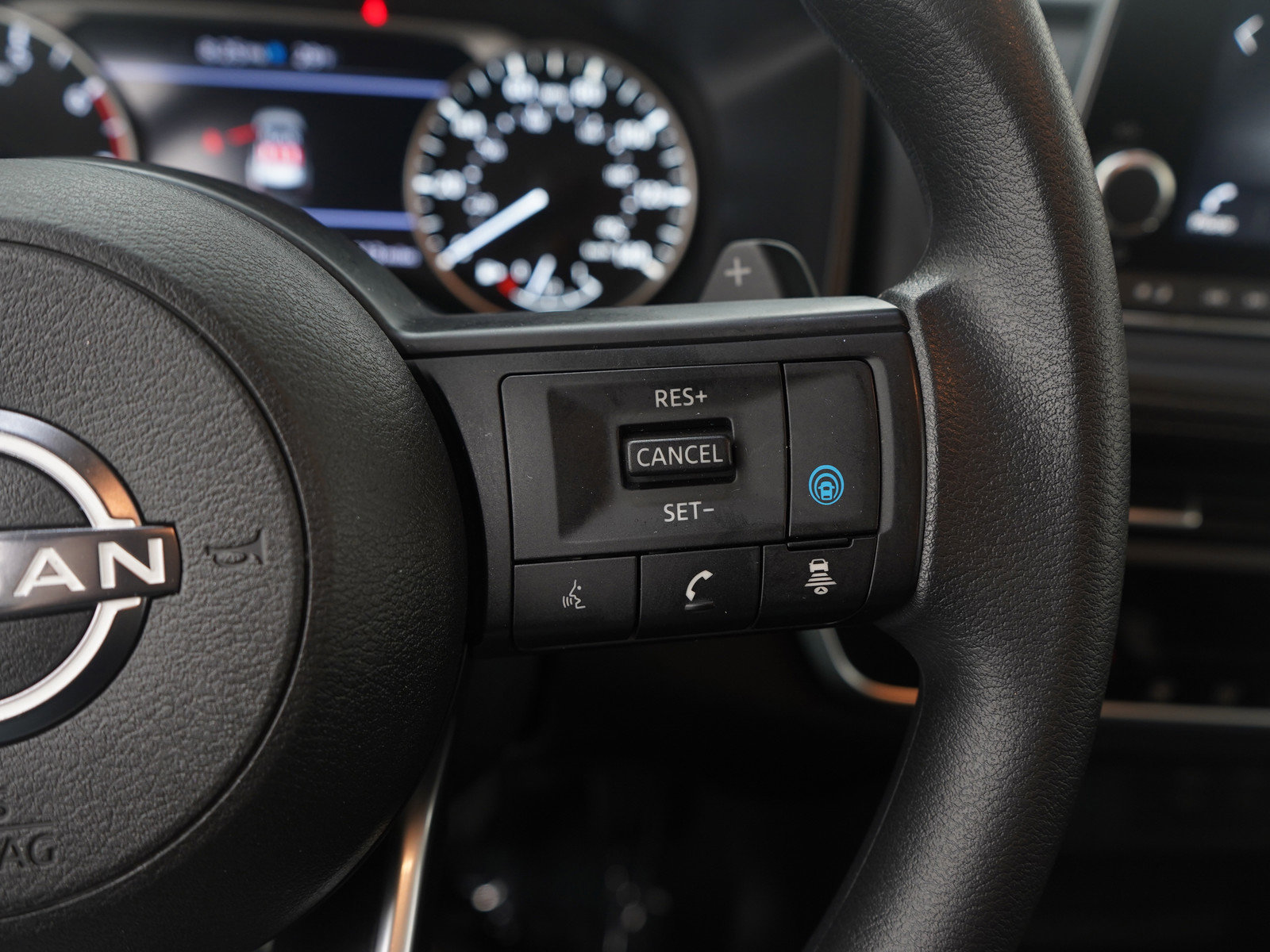 Used 2024 Nissan Rogue SV image 28