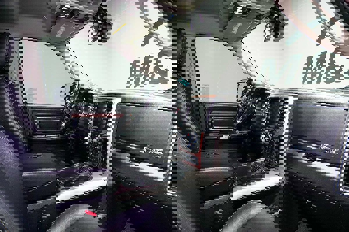 Used 2018 RAM 1500 Laramie image 28