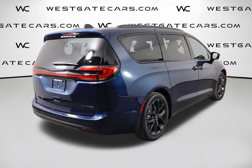 Used 2025 Chrysler Pacifica Limited FWD image 45