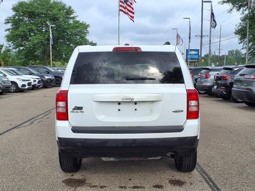 Used 2014 Jeep Patriot Latitude w/ Sun/Sound Group AWD/4WD image 5