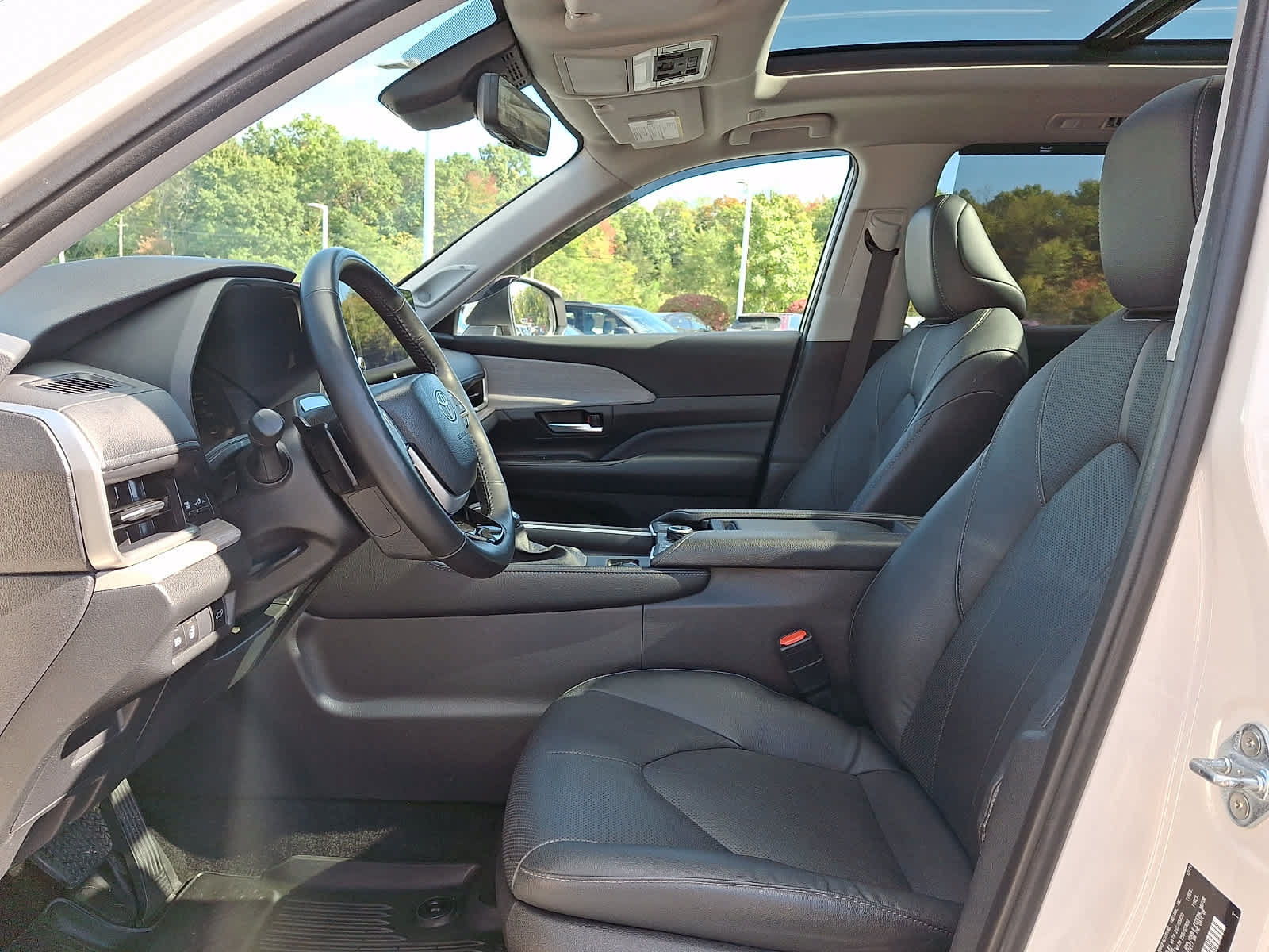 Used 2024 Toyota Grand Highlander AWD image 17
