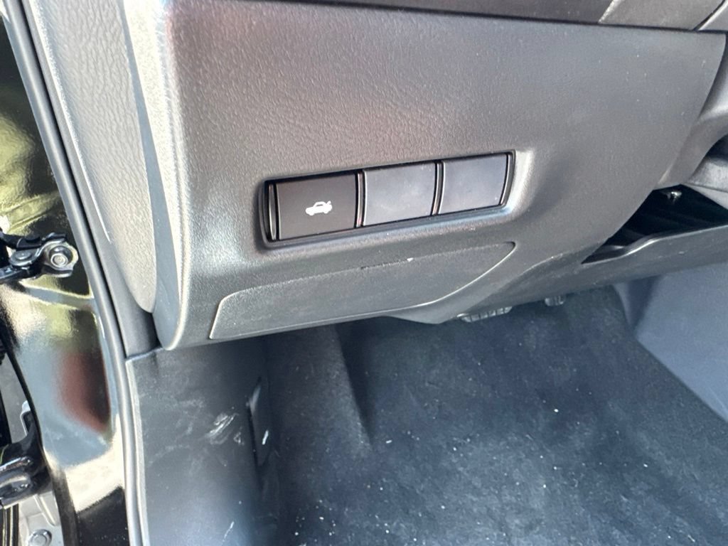 New 2026 Nissan Sentra SR w/ Floor Mat Package FWD image 11