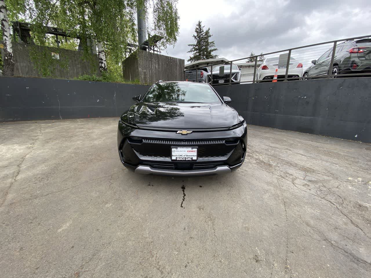 Used 2025 Chevrolet Equinox EV LT w/ Convenience Package FWD image 9