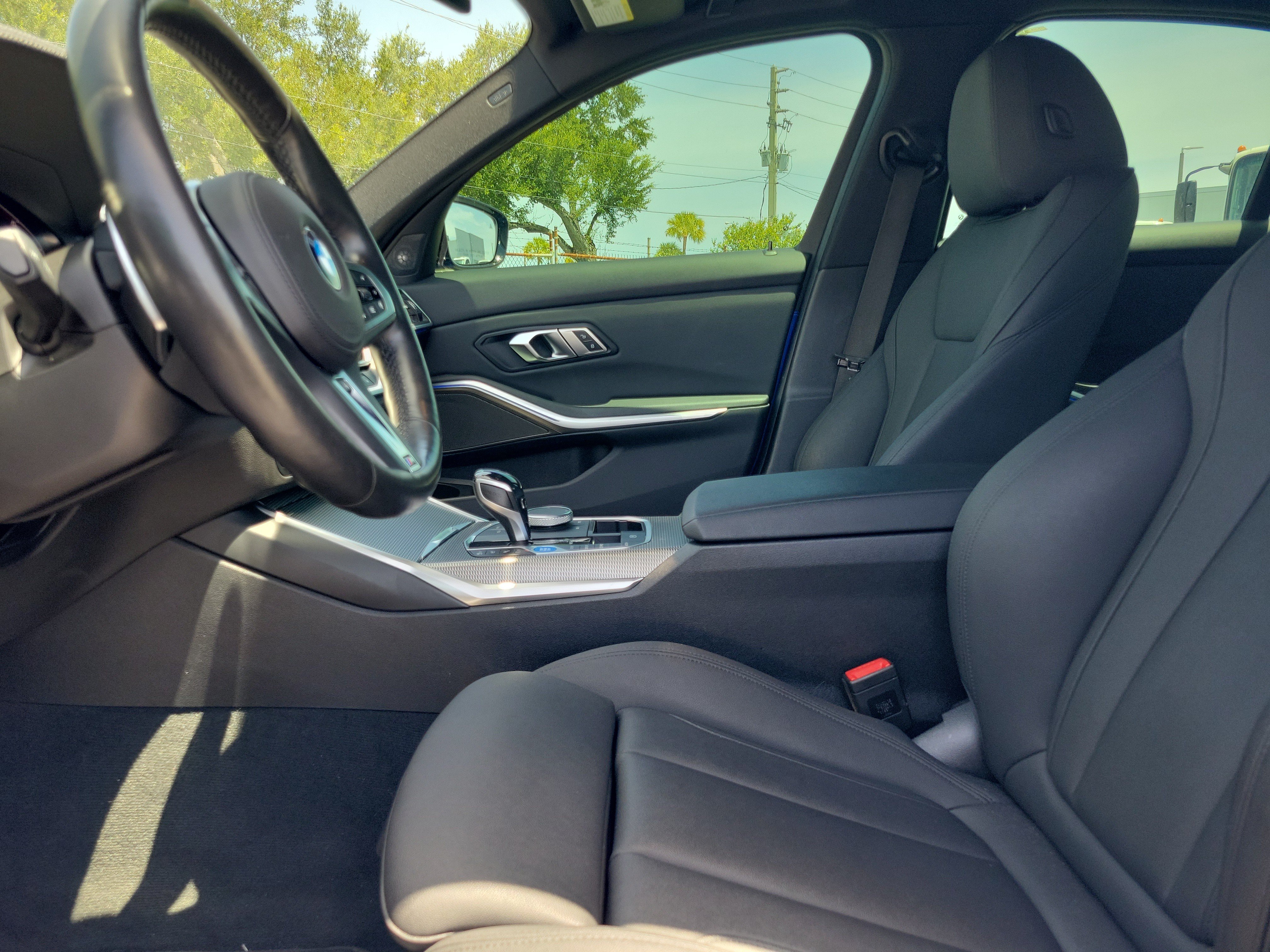 Used 2020 BMW 330i Sedan w/ M Sport Package RWD image 20