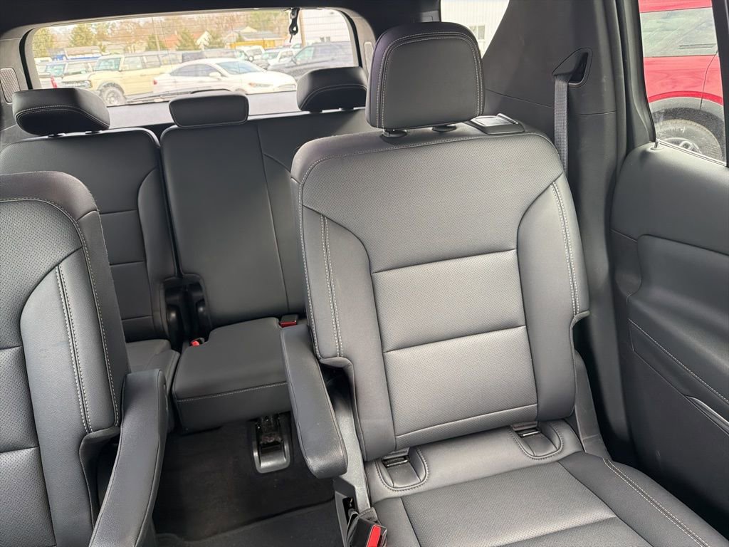 Used 2025 Chevrolet Traverse LT image 13