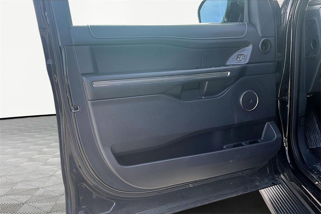 Used 2024 Ford Expedition Max XLT image 22
