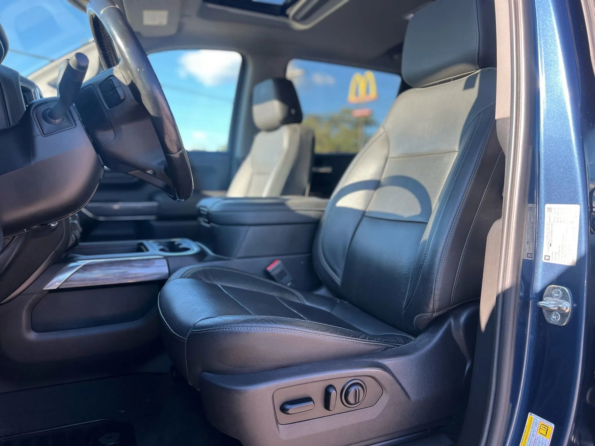 Used 2019 Chevrolet Silverado 1500 LTZ image 17