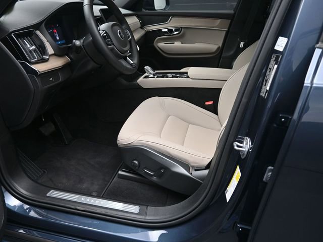 Used 2025 Volvo XC90 B5 Plus w/ Protection Package image 17