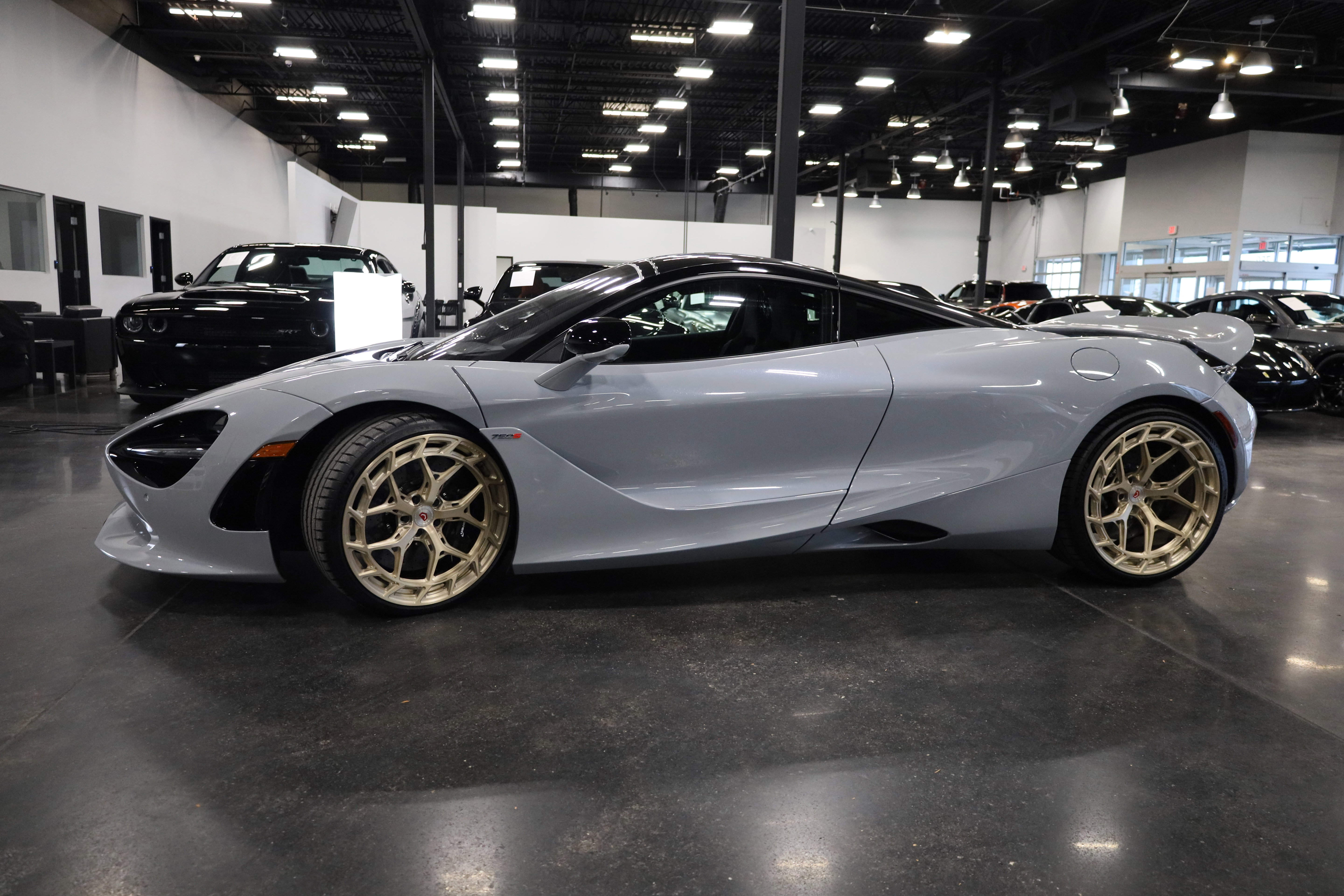 Used 2025 McLaren 750S image 8