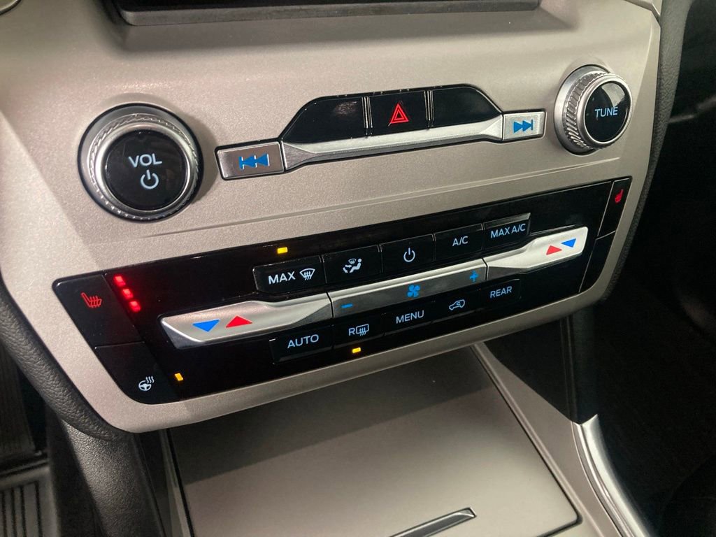 Used 2022 Ford Explorer XLT w/ Equipment Group 202A image 9