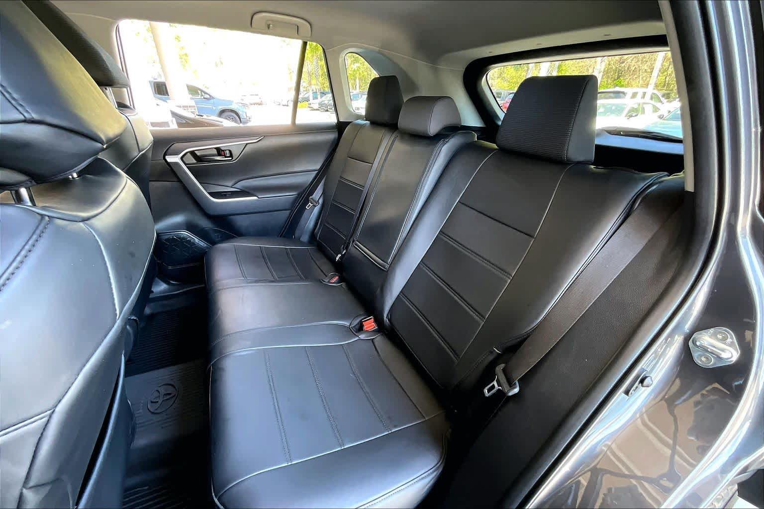 Certified 2025 Toyota RAV4 LE FWD image 33