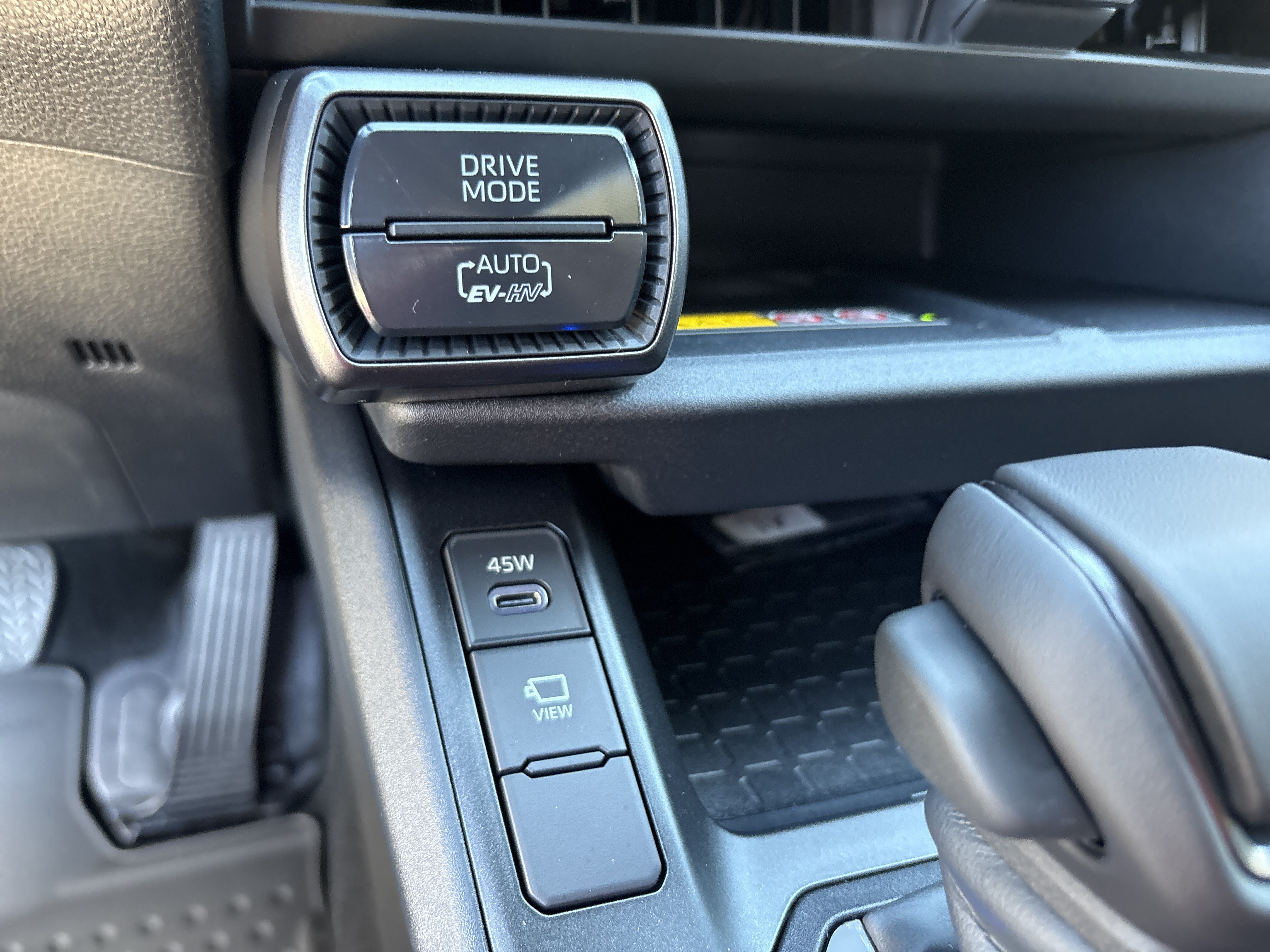 New 2026 Toyota RAV4 XSE w/ Weather Package AWD/4WD image 6