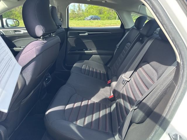 Used 2015 Ford Fusion SE FWD image 14