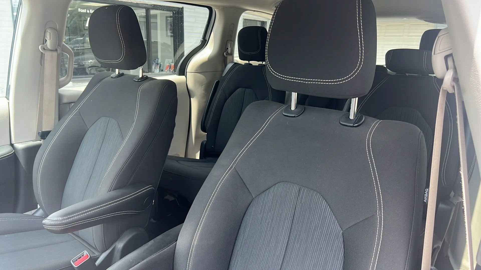 Used 2022 Chrysler Voyager LX image 11