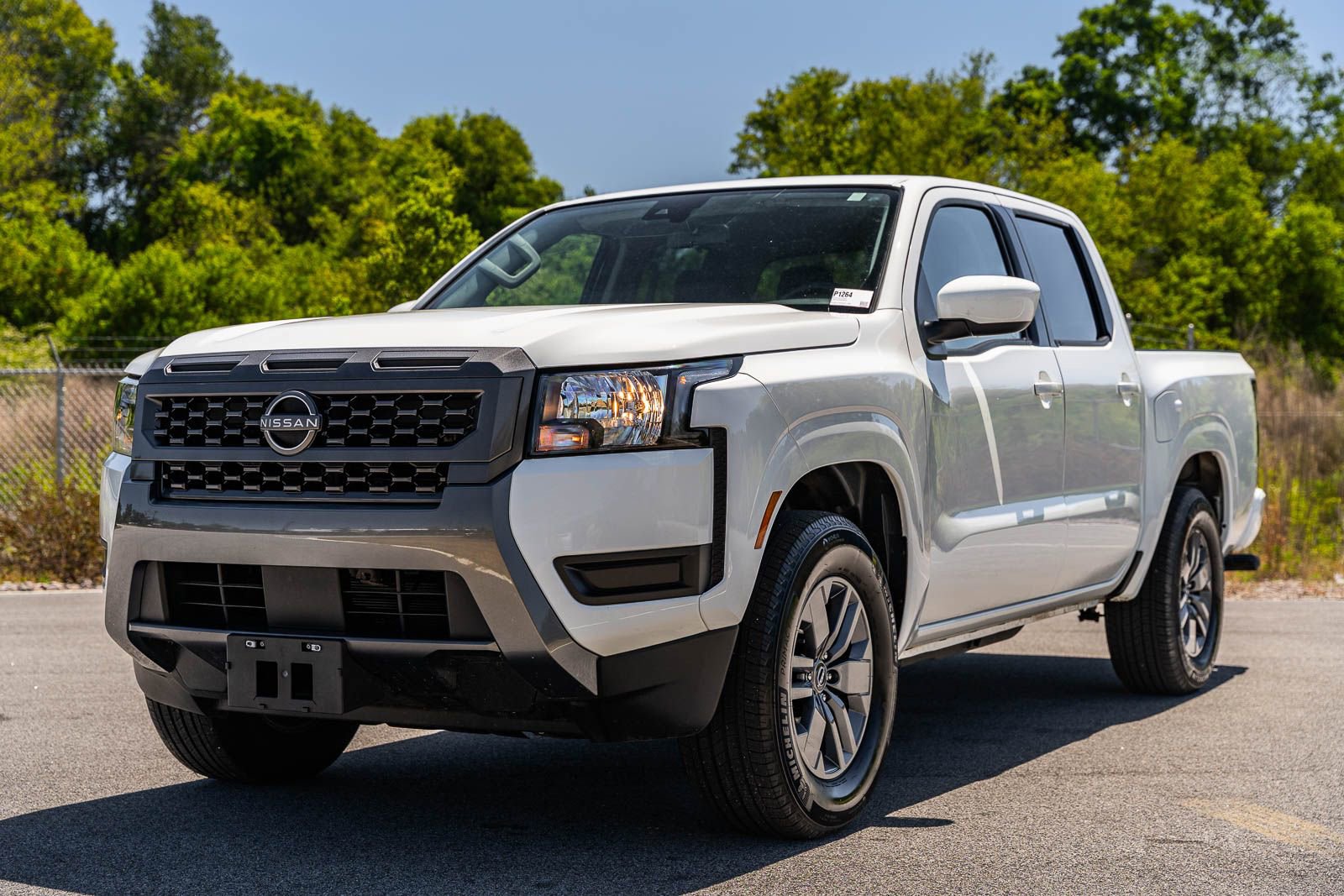 Used 2025 Nissan Frontier SV RWD image 3