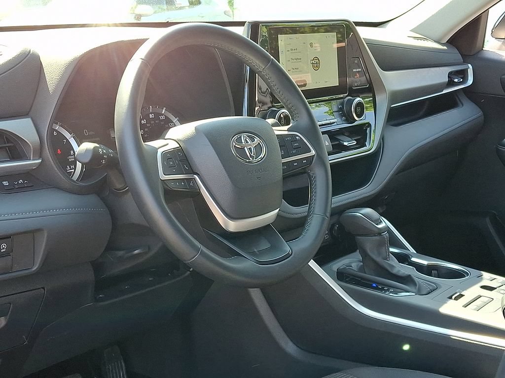 Certified 2025 Toyota Highlander LE AWD/4WD image 16
