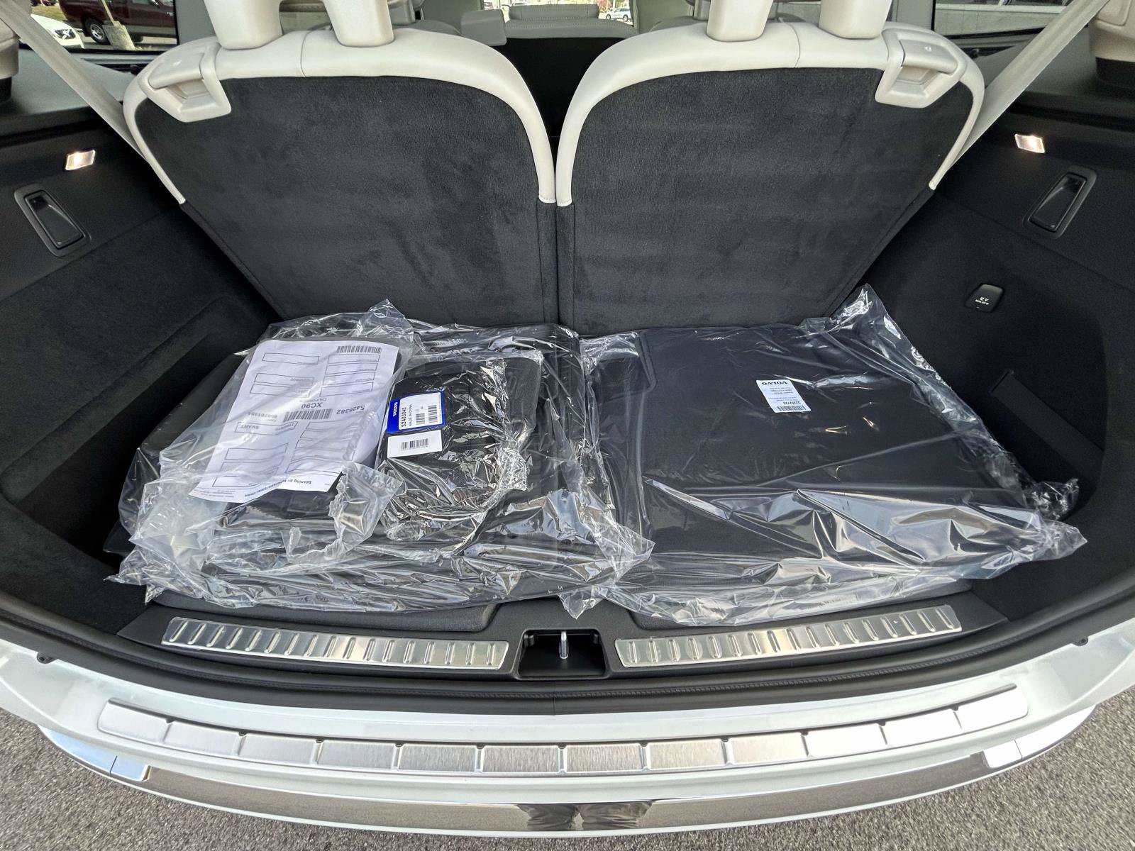 New 2026 Volvo XC90 B6 Ultra w/ Protection Package Premier AWD/4WD image 18